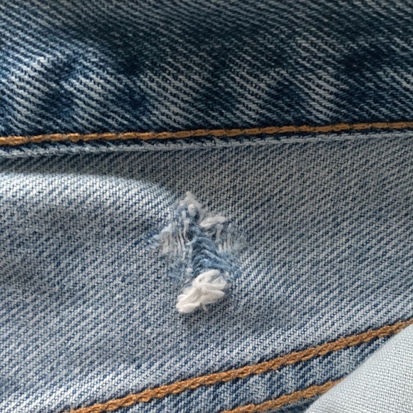 Levi’s relaxed fit blue jeans, size 40. Authentically distressed / Preloved! - Picture 9 of 16